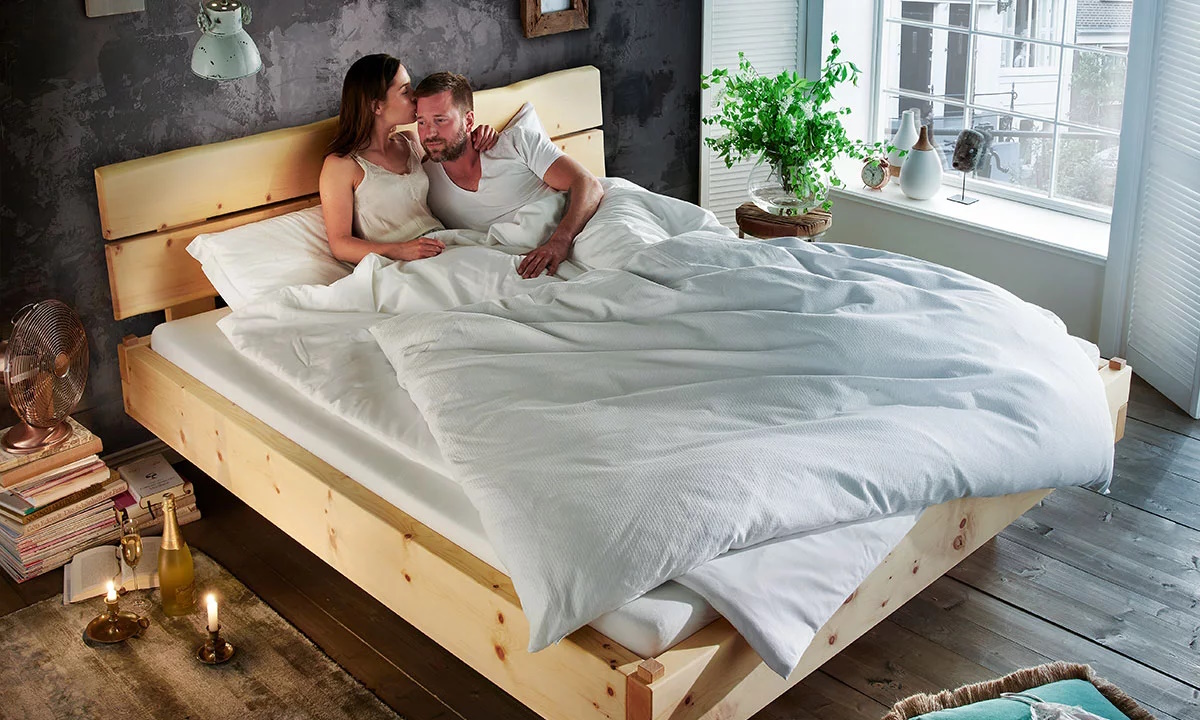 Bett mit Paar
