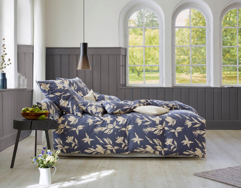 refugio.bio-satin-bettwaesche-blumen-ornament-blau-bio-baumwolle-schlafzimmer-satin-bettwaesche-blumen-ornament-blau-bio-baumwolle-schlafzimmer